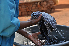 Von Hand gewaschene Wäsche in Indien (Foto)