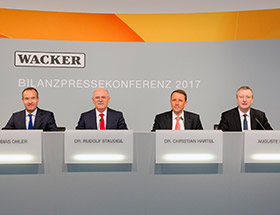 Vorstand bei der Bilanzpressekonferenz 2017 (Foto)