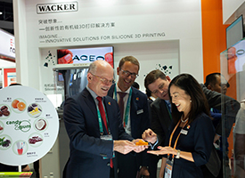 WACKER-Stand auf der China International Import Exhibition (CIIE) in Shanghai (Foto)